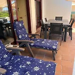 Elegant In Benahavís With Shared Pool, 100 M² *