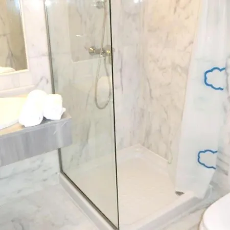Elegant In Benahavis With Shared Pool 100 M² Apartment Estepona