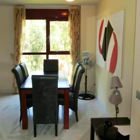 Elegant In Benahavís With Shared Pool, 100 M² Apartamento