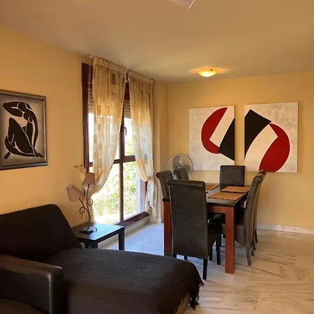 Apartment Elegant In Benahavis With Shared Pool 100 M² *