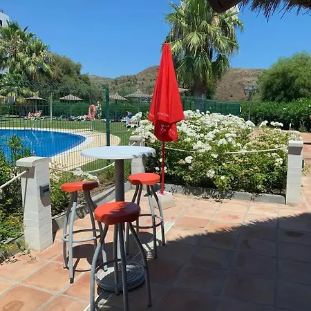 Elegant In Benahavis With Shared Pool 100 M² Apartment