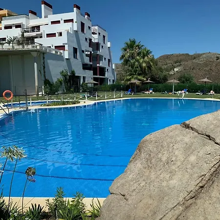 Apartment Elegant In Benahavis With Shared Pool 100 M² *